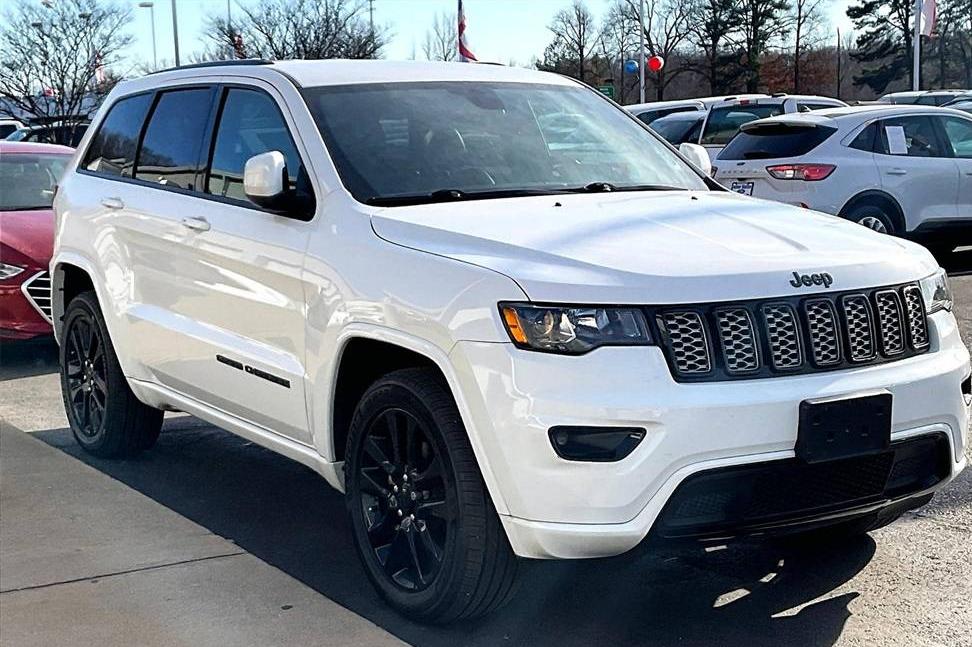 JEEP GRAND CHEROKEE 2018 1C4RJEAG9JC239124 image